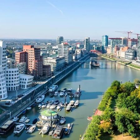 - Chilliges Zimmer In Duesseldorf Mit Balkon & Kueche; Big Tv And Bed - Düsseldorf Exterior photo