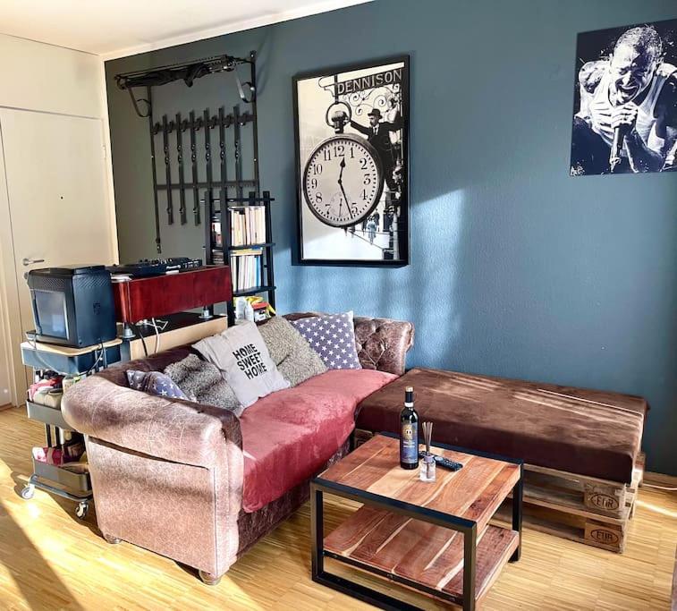 - Chilliges Zimmer In Duesseldorf Mit Balkon & Kueche; Big Tv And Bed - Düsseldorf Exterior photo
