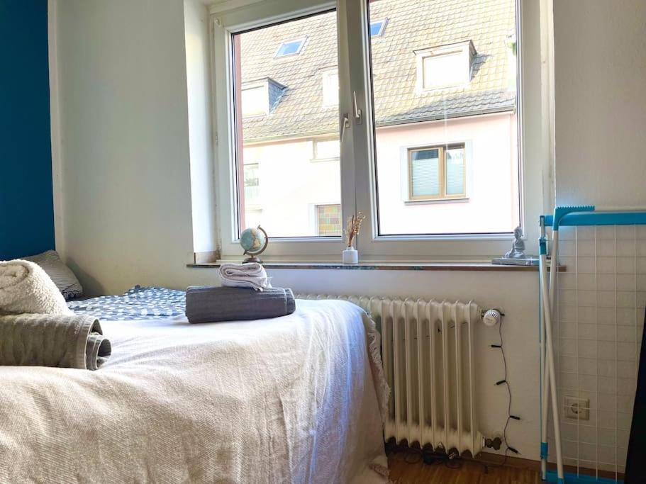 - Chilliges Zimmer In Duesseldorf Mit Balkon & Kueche; Big Tv And Bed - Düsseldorf Exterior photo