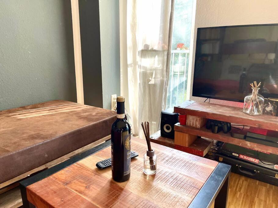 - Chilliges Zimmer In Duesseldorf Mit Balkon & Kueche; Big Tv And Bed - Düsseldorf Exterior photo